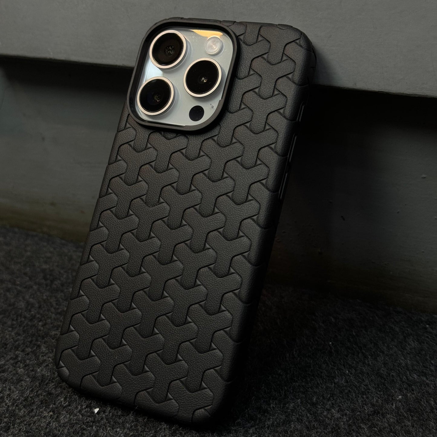 ZIGZAG Woven Silicone Super Soft Case