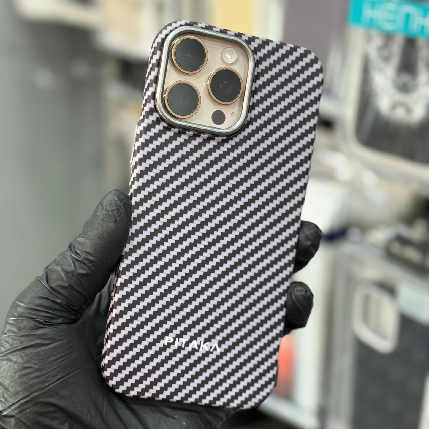 Pitaka Carbon Fiber Case